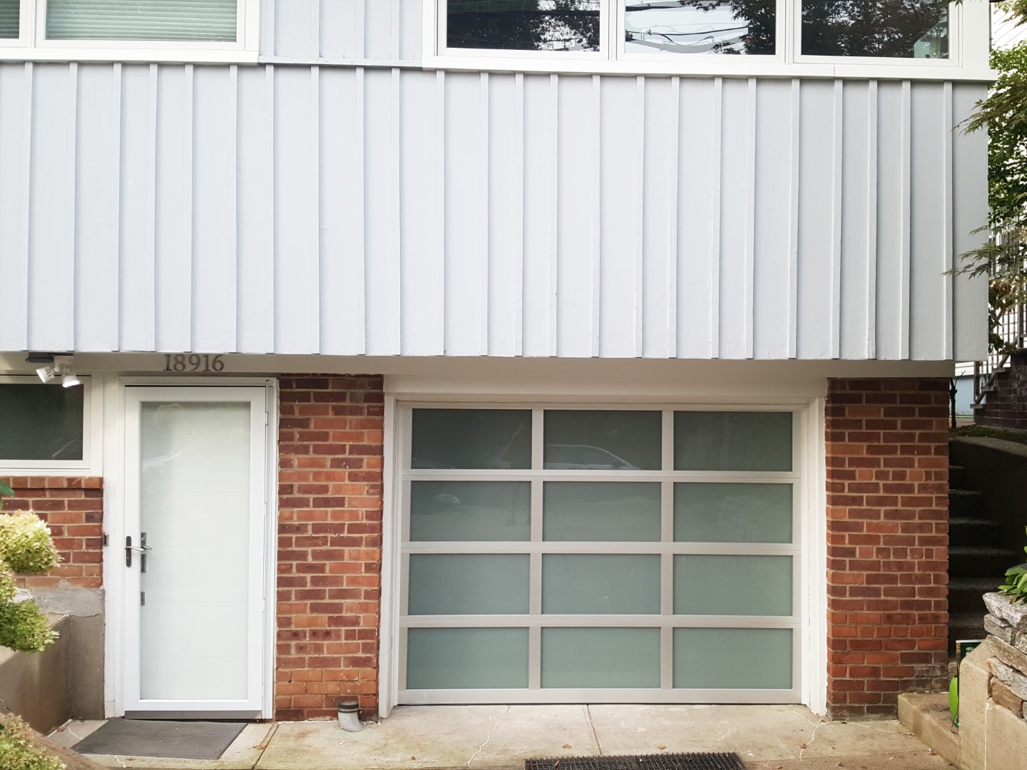 Aluminum glass garage door