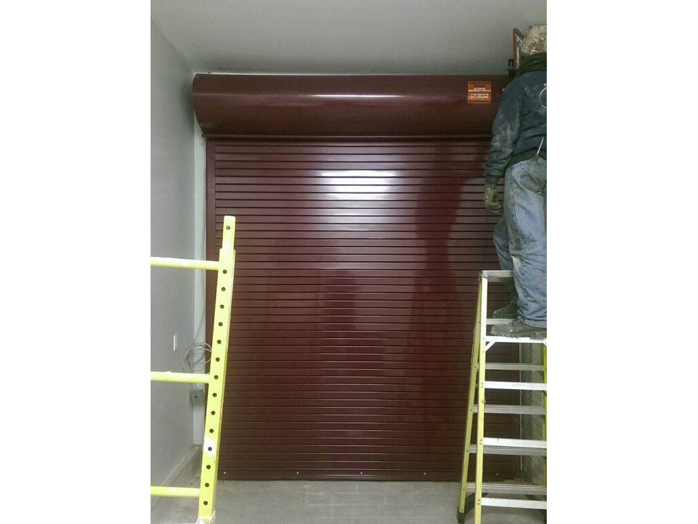 Rolling door with powder coating - Syndicate